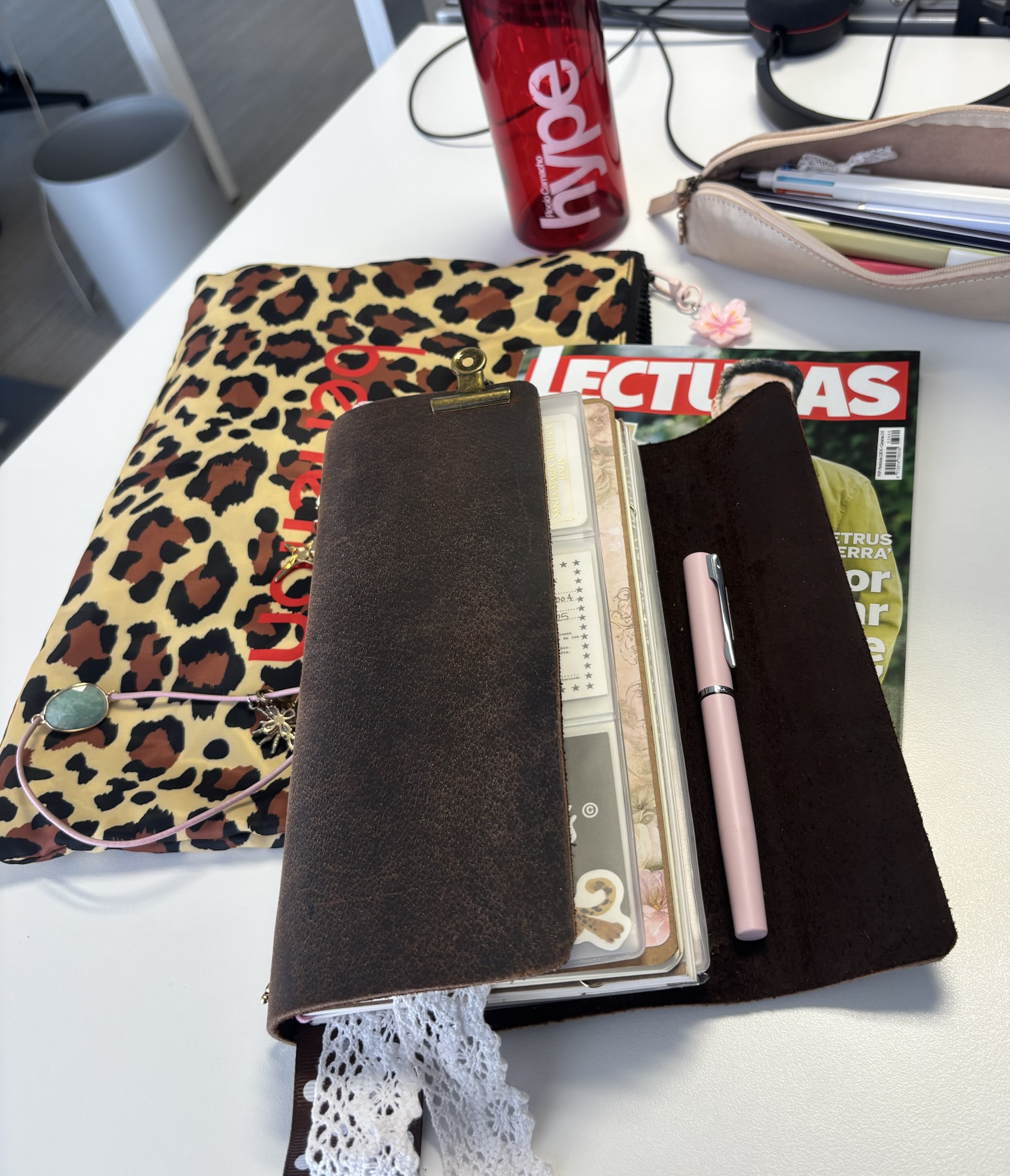 Cómo hacer tu propio Traveler’s Notebook paso a paso